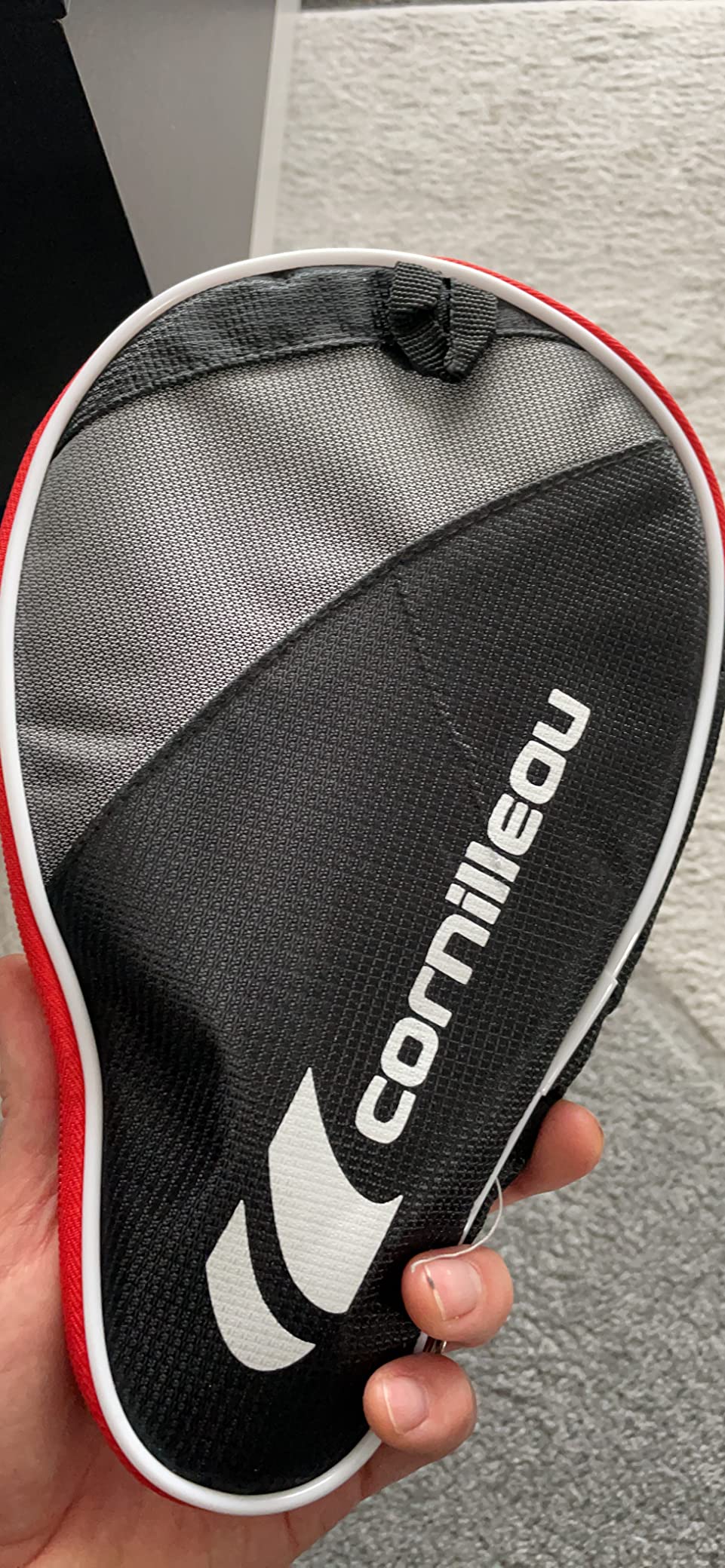 Cornilleau Safe Schägerhülle oval für 1 Schläger + 3 Bälle
