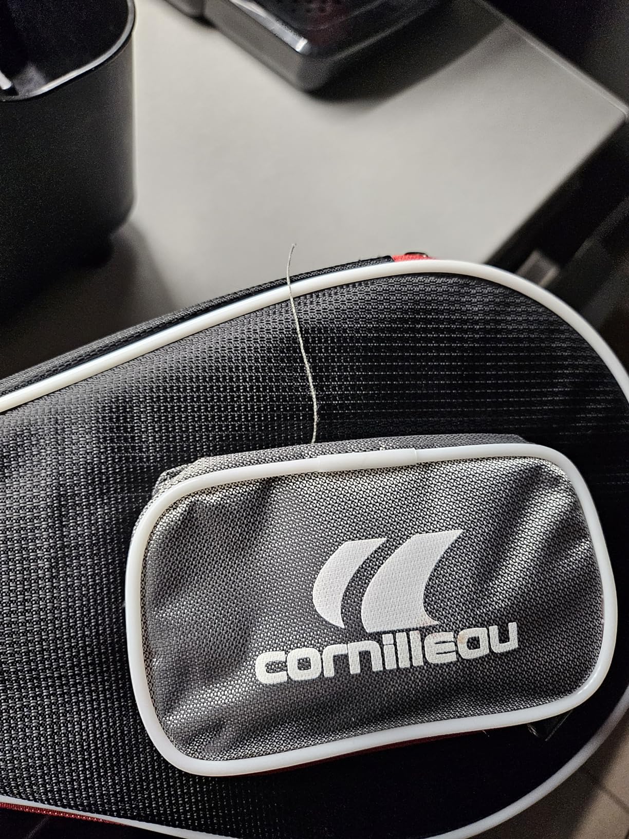 Cornilleau Safe Schägerhülle oval für 1 Schläger + 3 Bälle