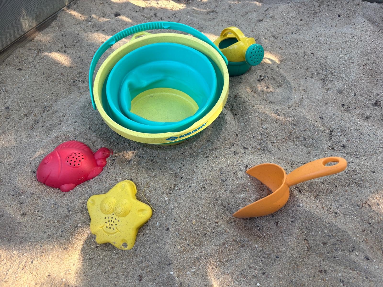 Schildkröt Outdoor Bucket Crew Sandspielzeug-Set 2L faltbar